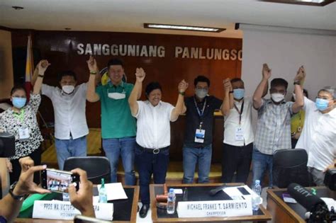 Comelec proclaims Fernandez as elected mayor, Kua vice mayor .